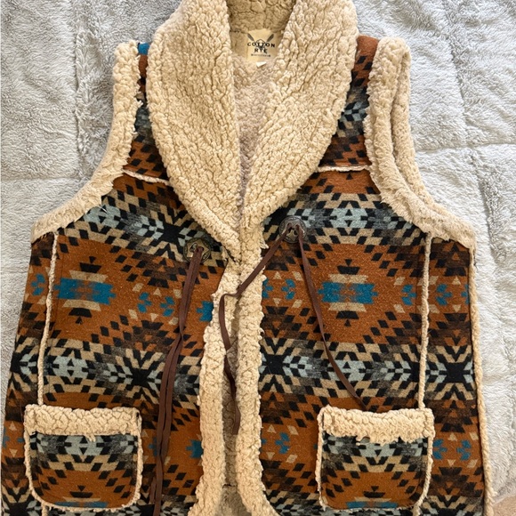 Jackets & Blazers - Cozy Patterned Vest with Sherpa Lining